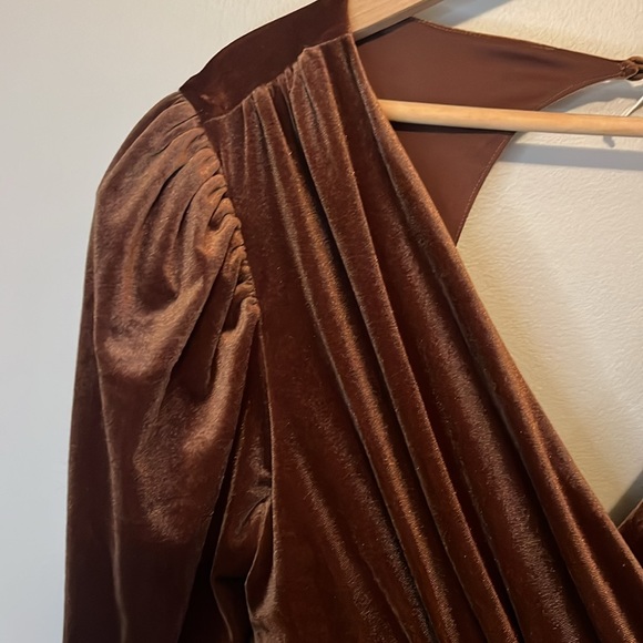 Collective the Label Velvet Ruched Mini Dress chocolate brown - Picture 5 of 8